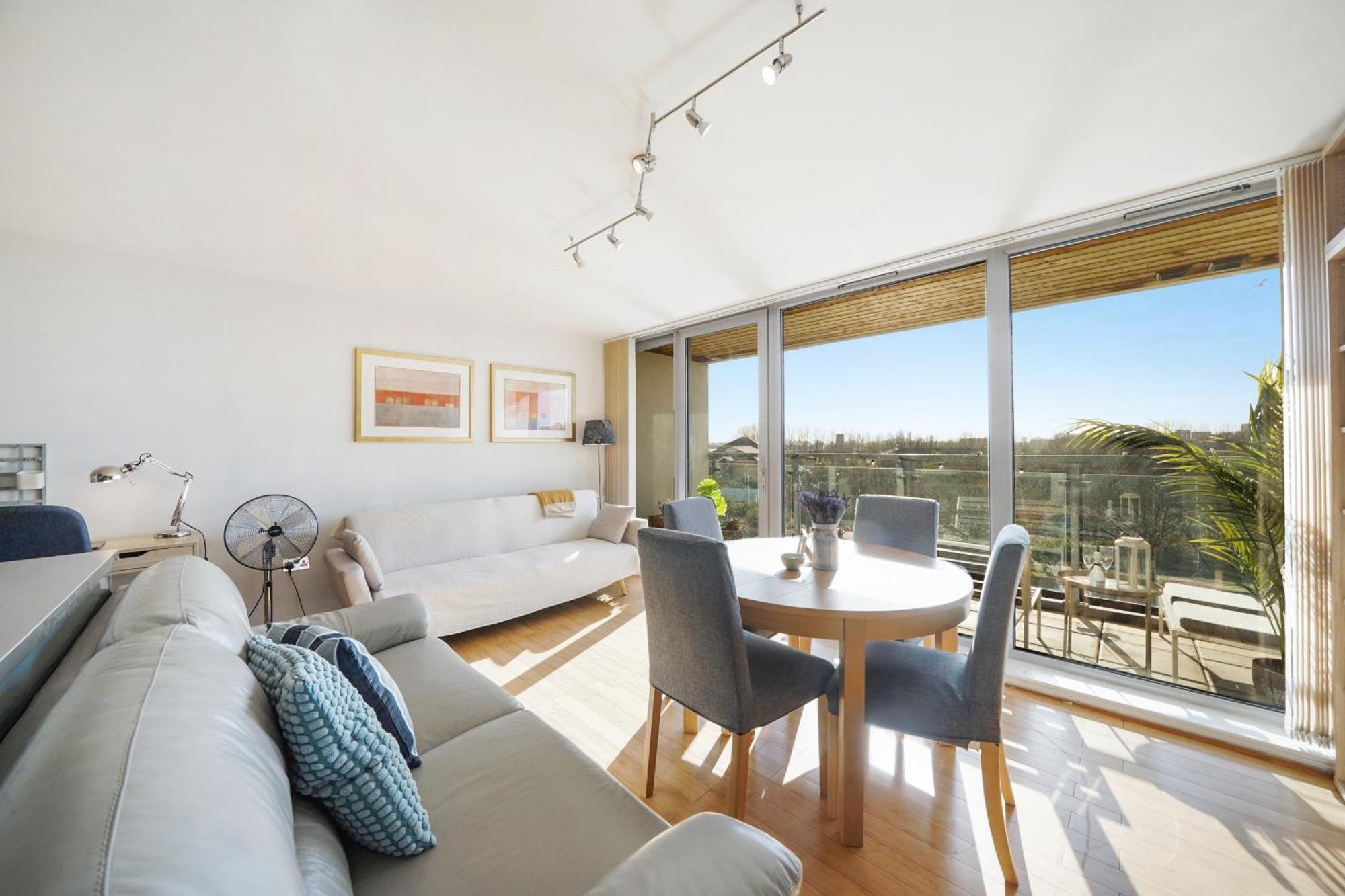 ברקינג City Riverside - 2 Bedroom & Free Parking מראה חיצוני תמונה