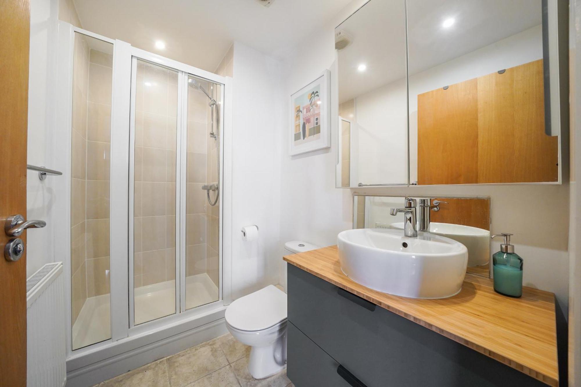 ברקינג City Riverside - 2 Bedroom & Free Parking מראה חיצוני תמונה